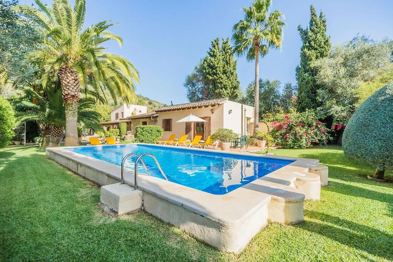 Cati Sontoiri Villa Pollenca