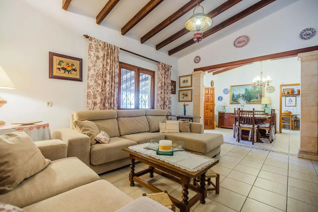 Cati Sontoiri Villa Pollenca