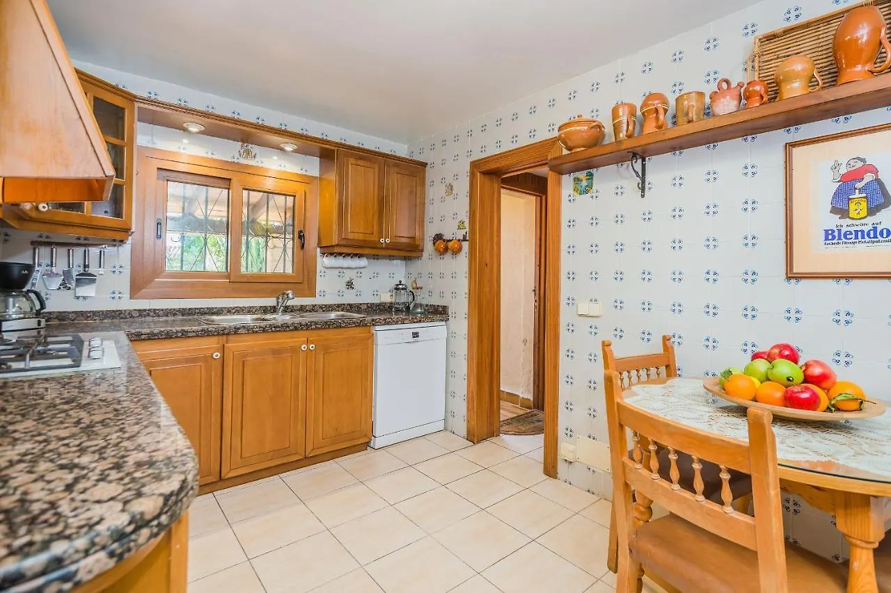 Cati Sontoiri Villa Pollenca