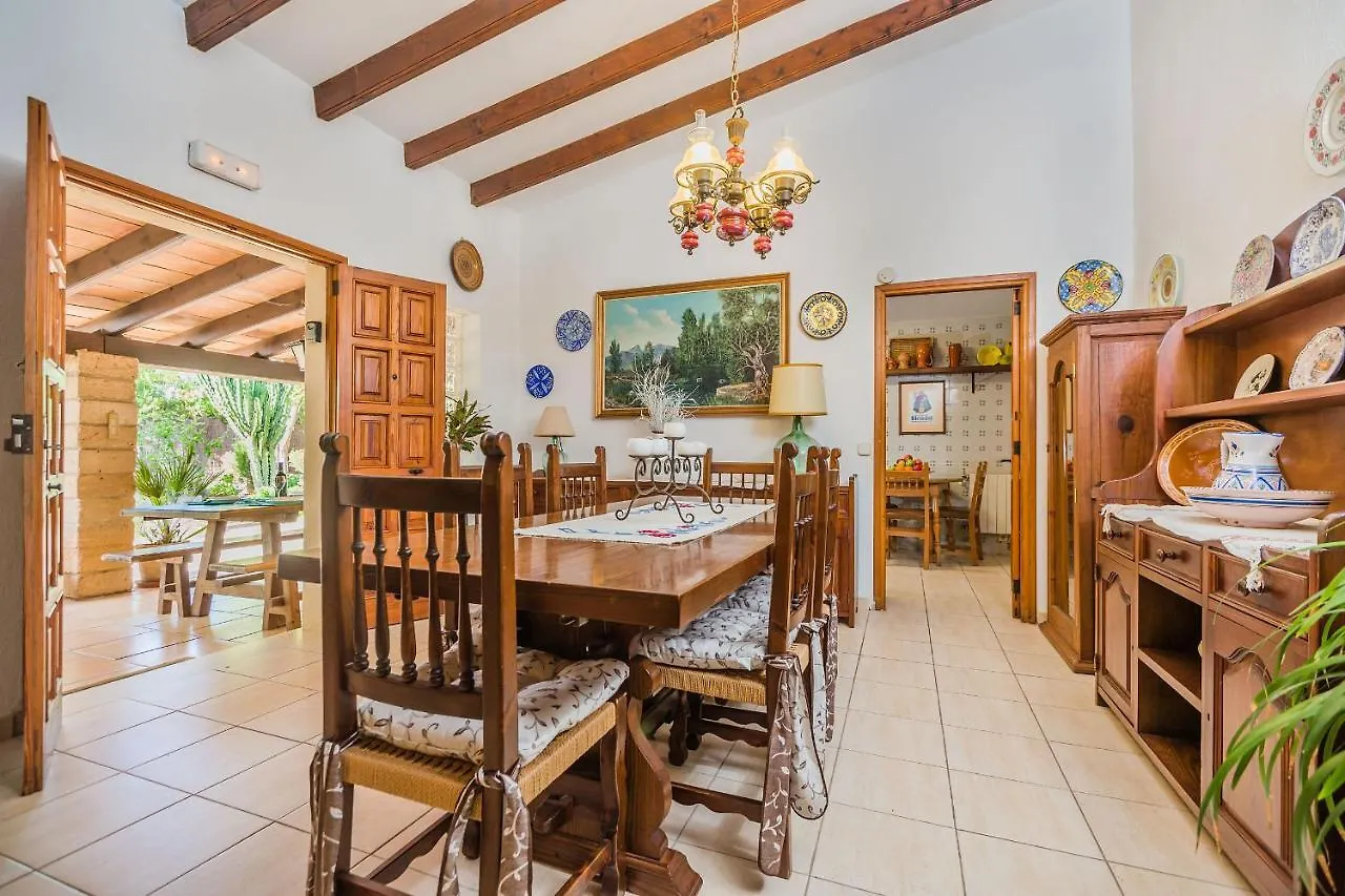 Cati Sontoiri Villa Pollenca