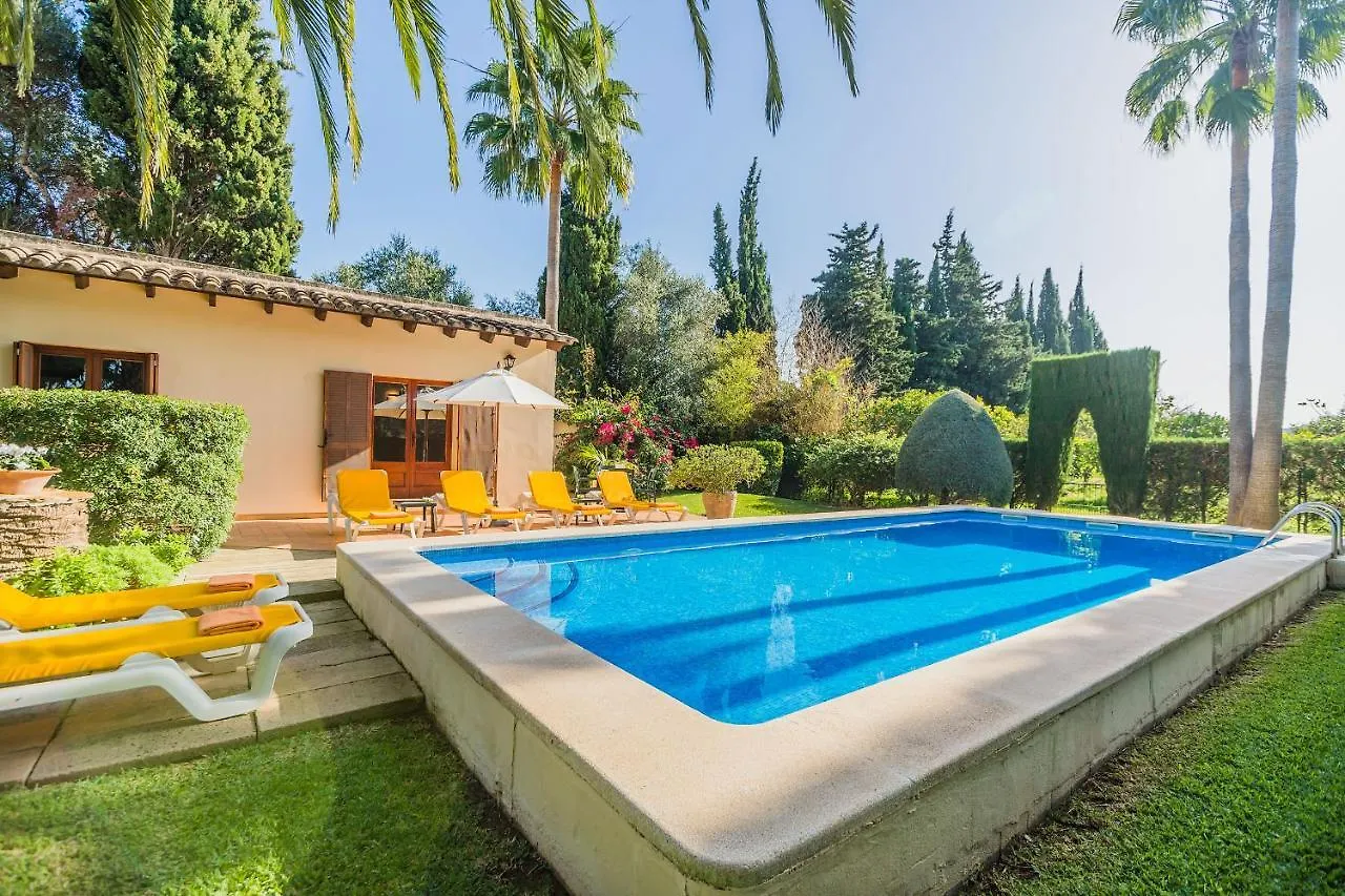 Cati Sontoiri Villa Pollenca
