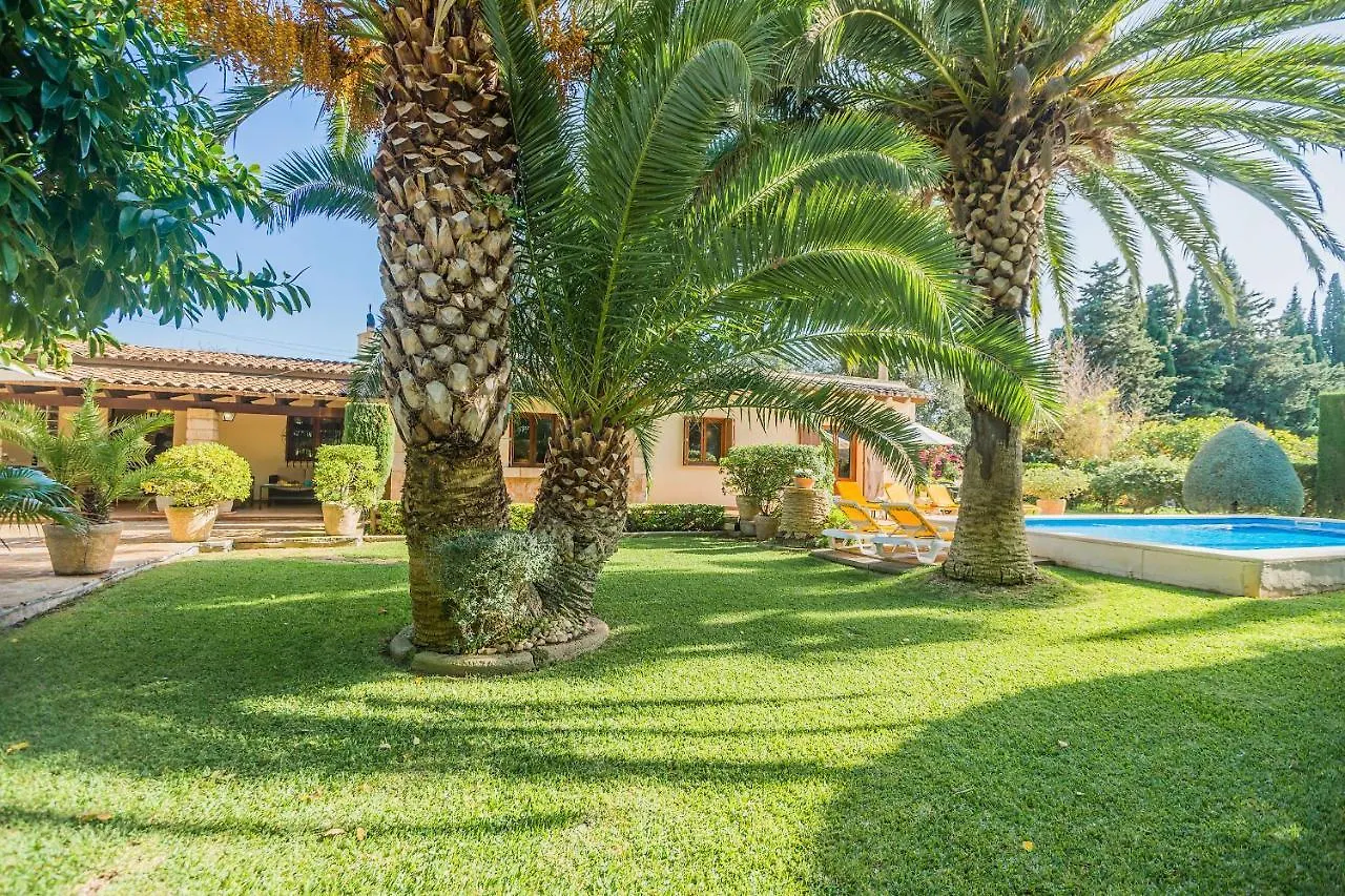 Cati Sontoiri Villa Pollenca