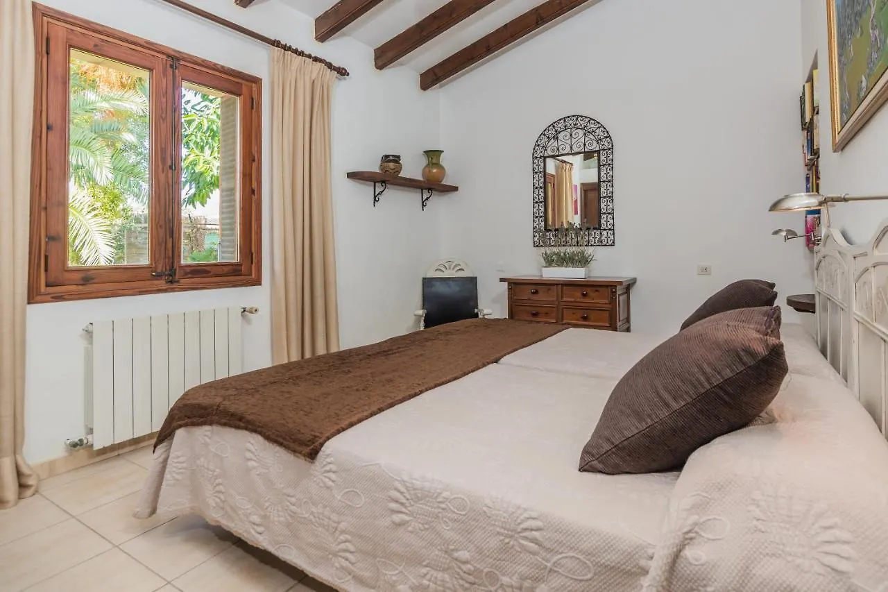 Cati Sontoiri Villa Pollenca