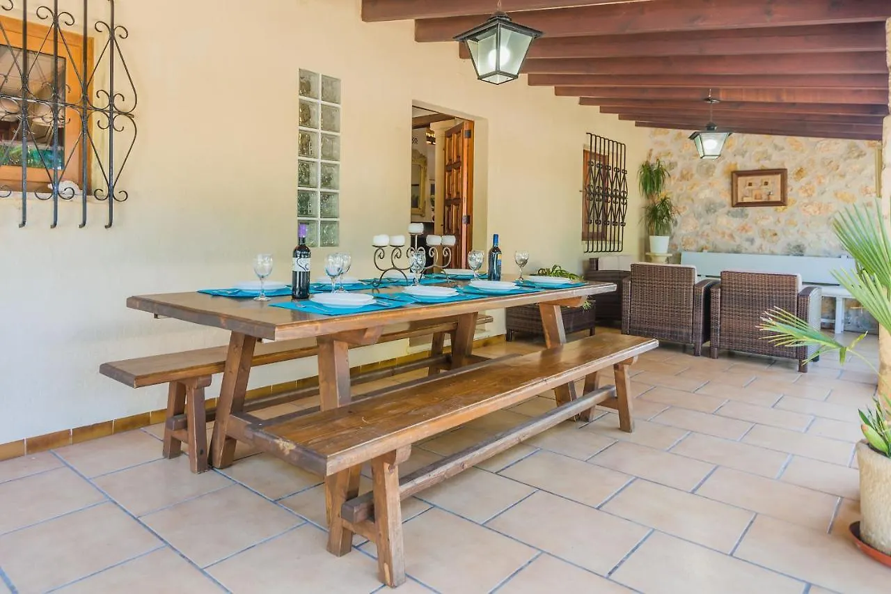 Cati Sontoiri Villa Pollenca