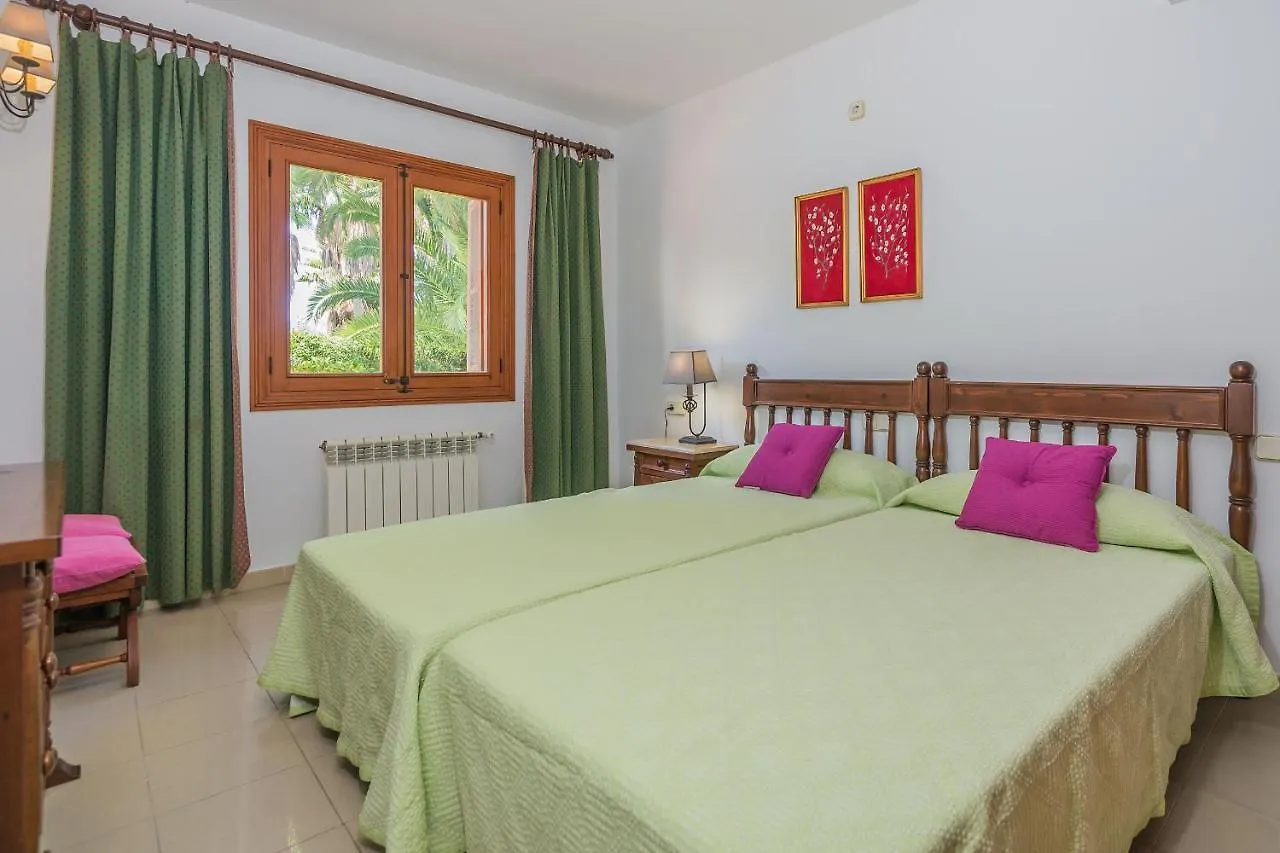 Cati Sontoiri Villa Pollenca